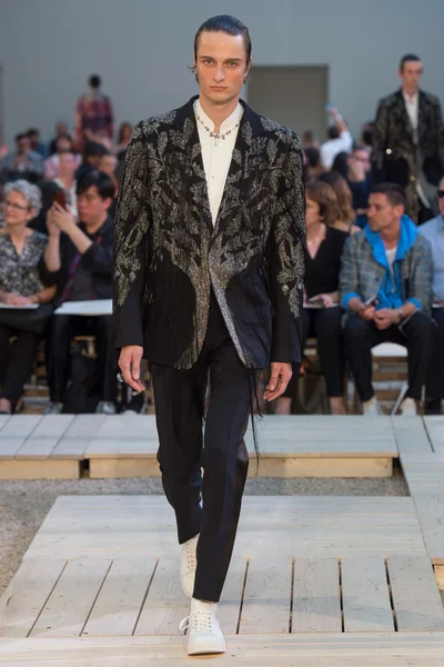 Look 38